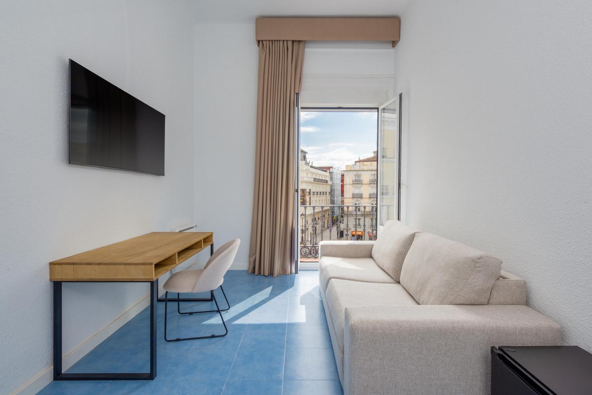 Luthia Puerta Del Sol Hostel *