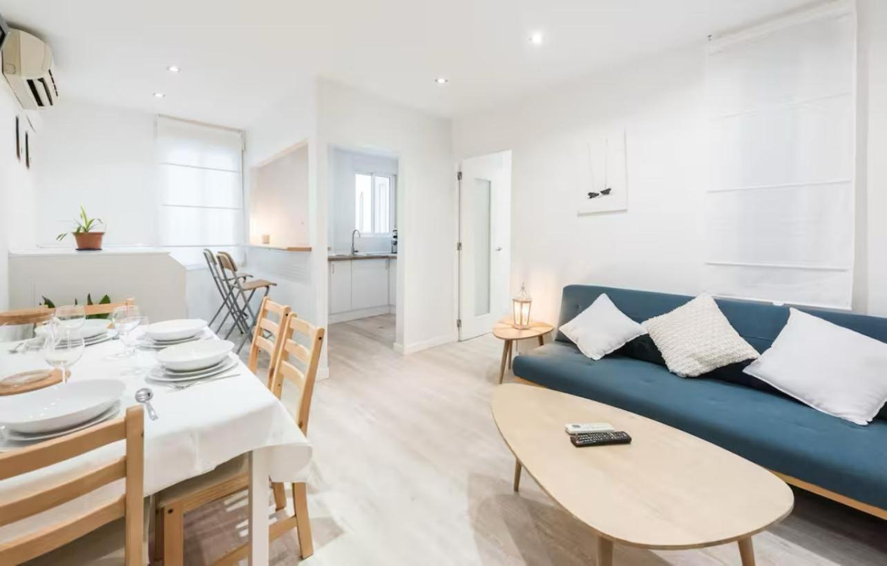 White And Blue Apartment *