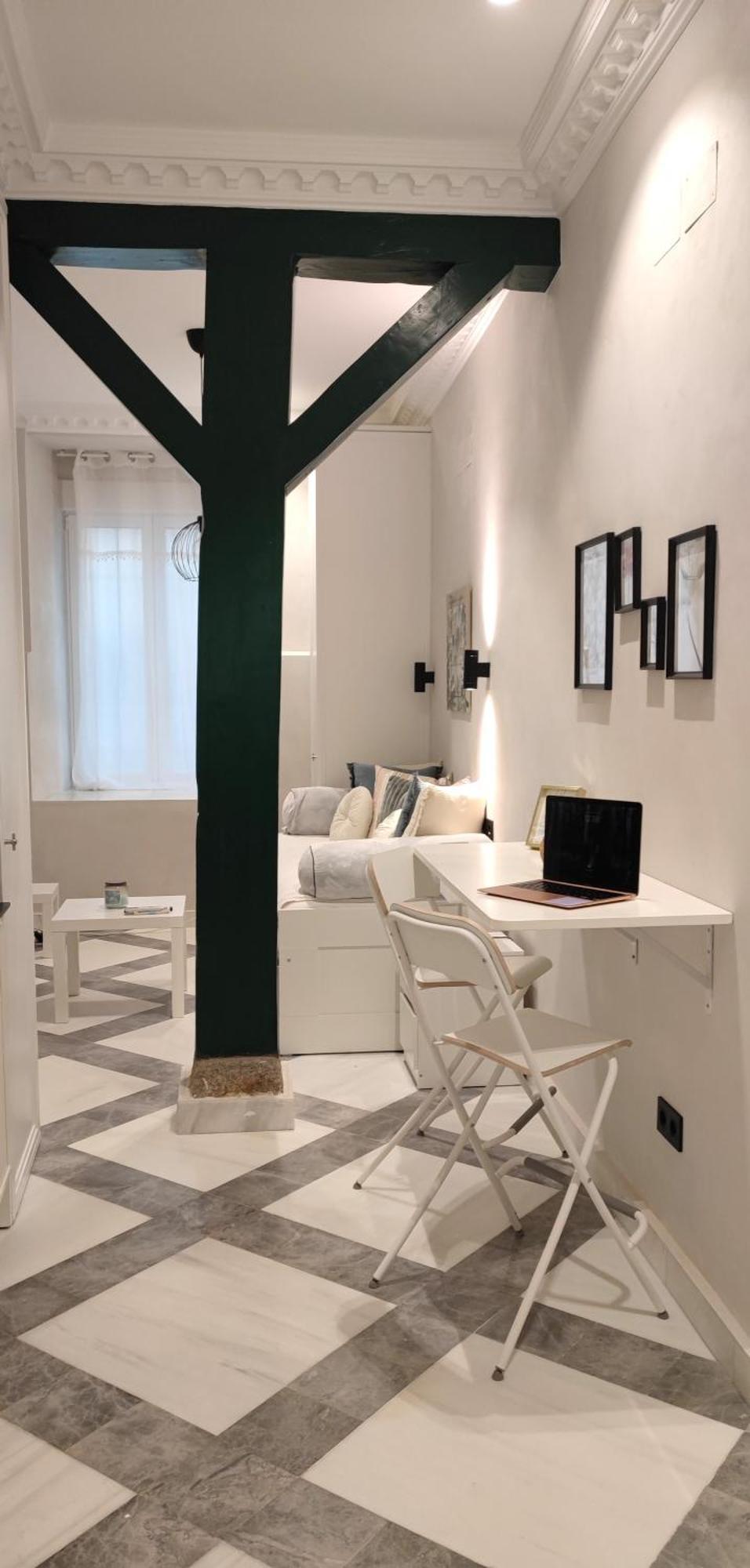 Estudio A Estrenar En Huertas *