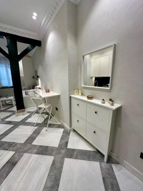 Estudio A Estrenar En Huertas Apartment Madrid