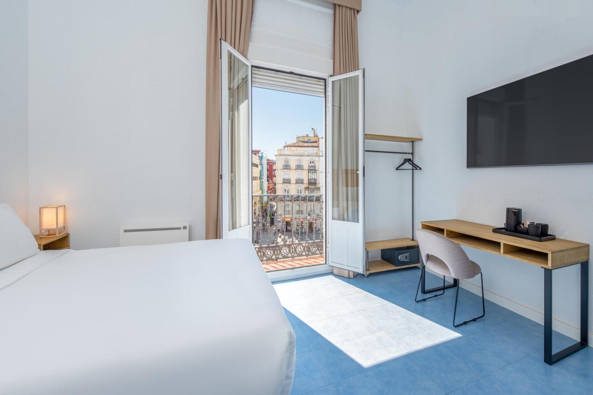 Hostel Luthia Puerta Del Sol *