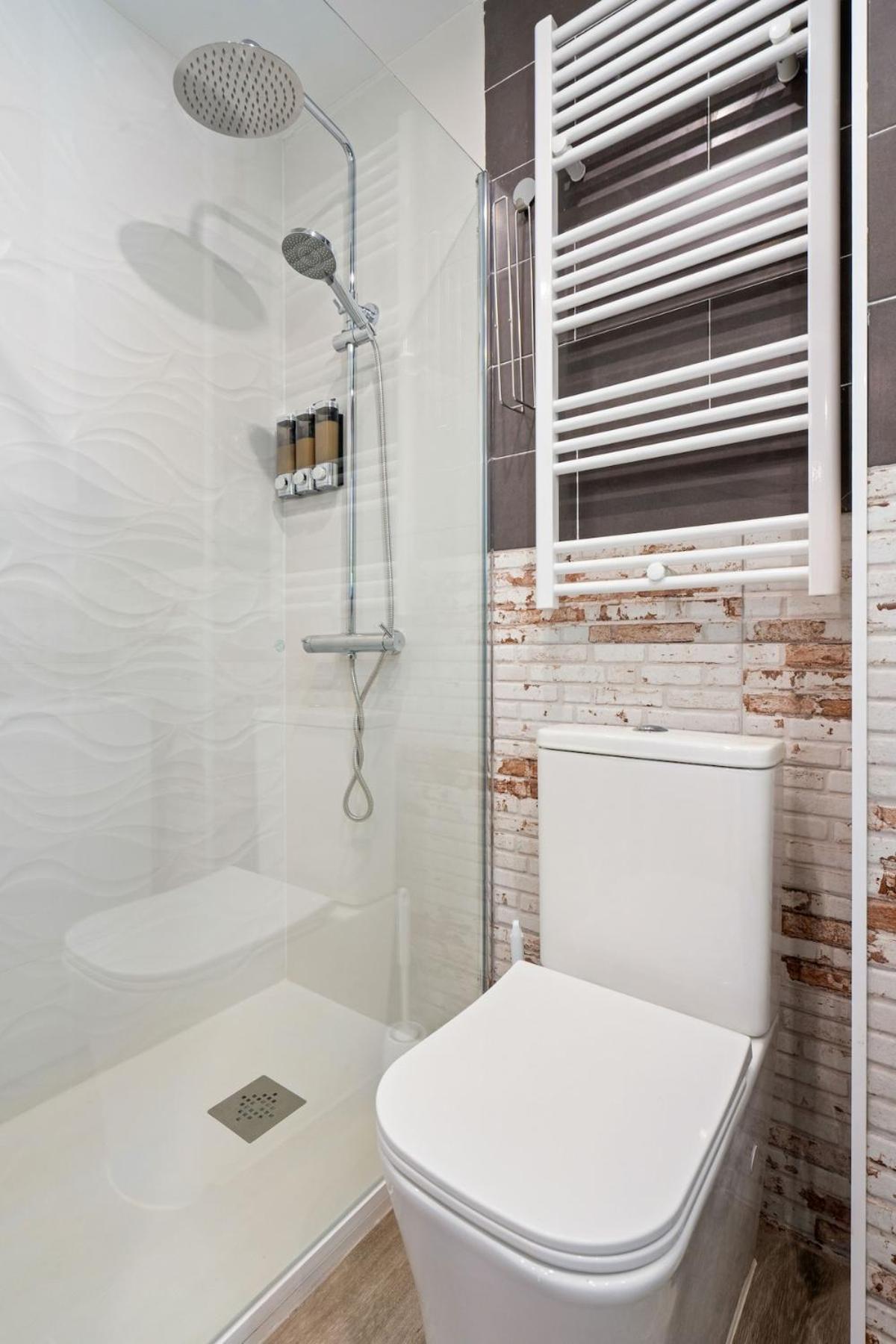 Charming Close To Bernabeu - Peron *