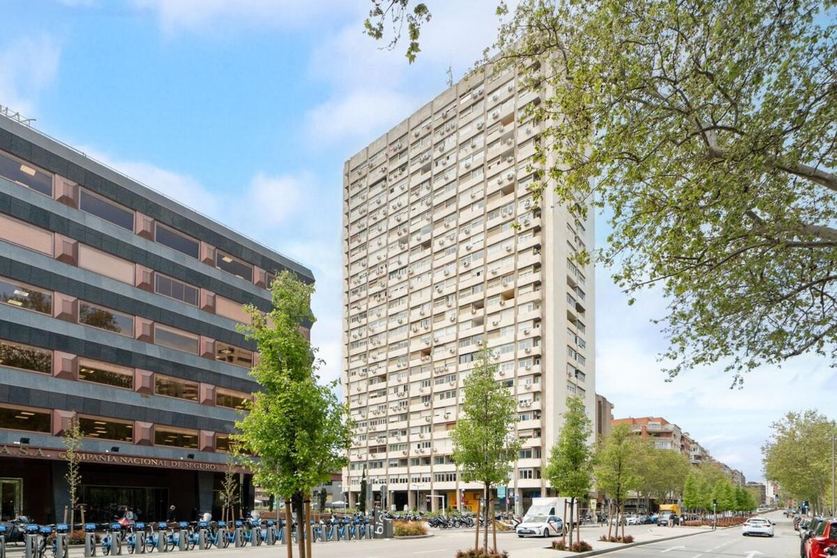 Charming Close To Bernabeu - Peron