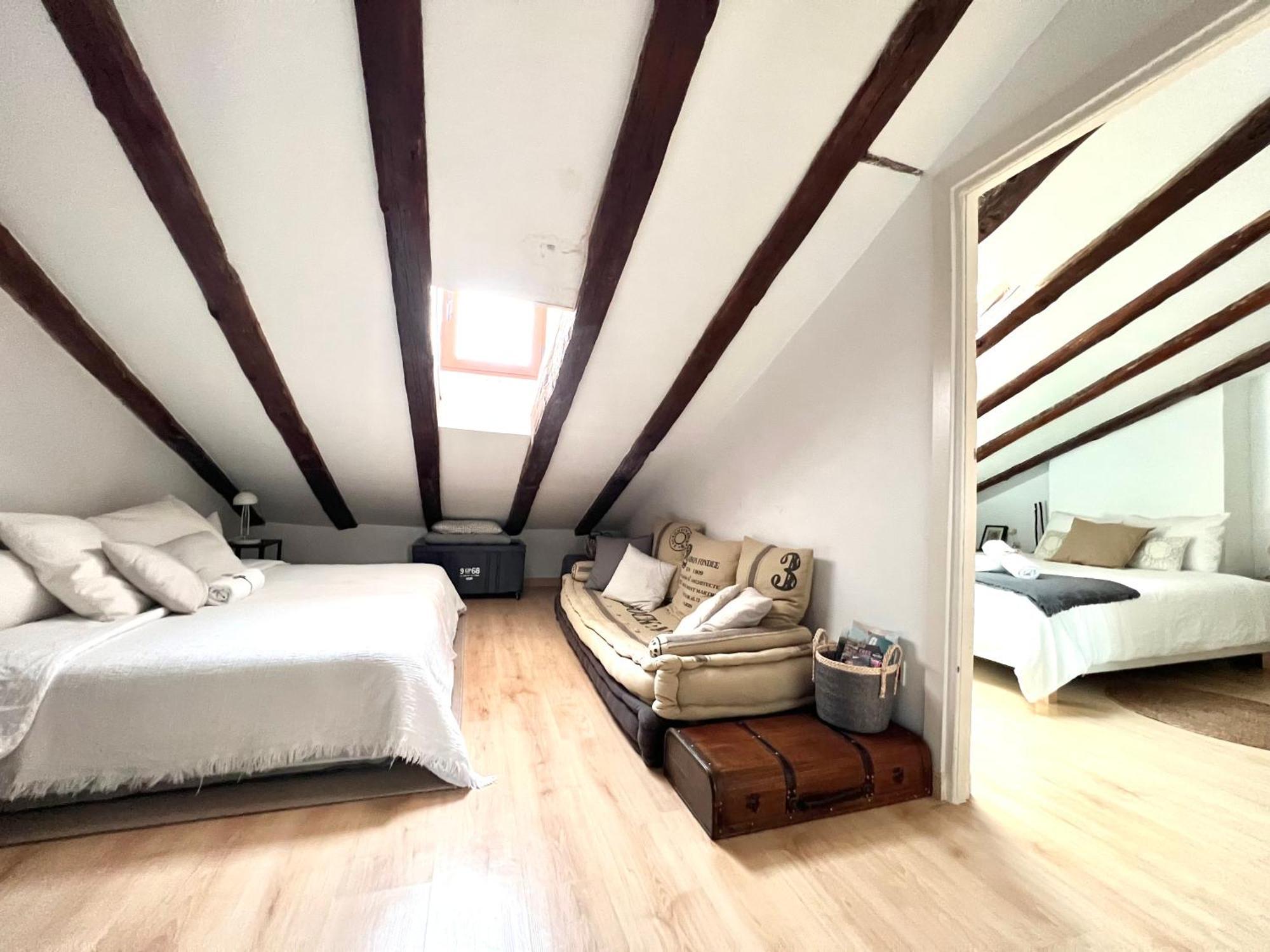 In Monumental Square Center Apartment *