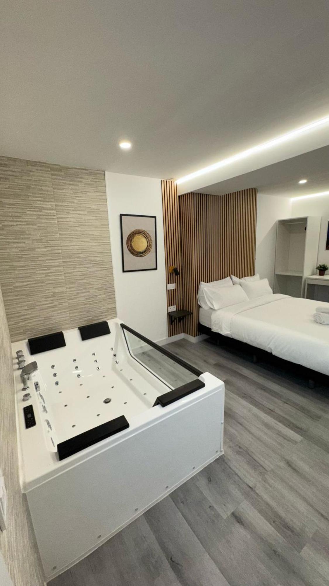 Jacuzzi Atocha Liebeshotel *