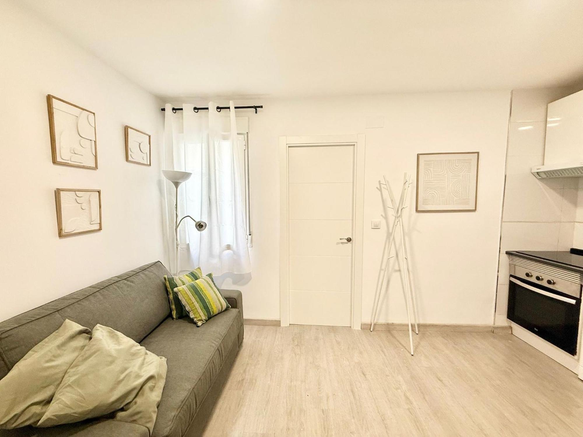 Amch Metro Avenida De America 11 Apartment