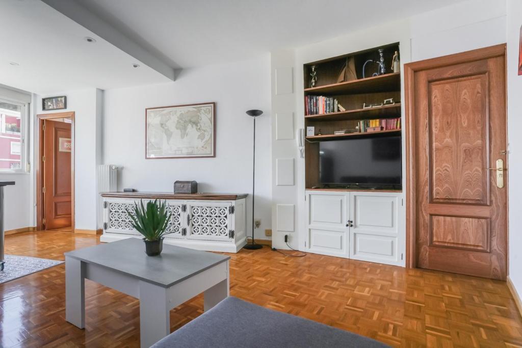 Cozy And Bright - 1 Bedroom 1 Bathroom - Salamanca Apartment Madrid