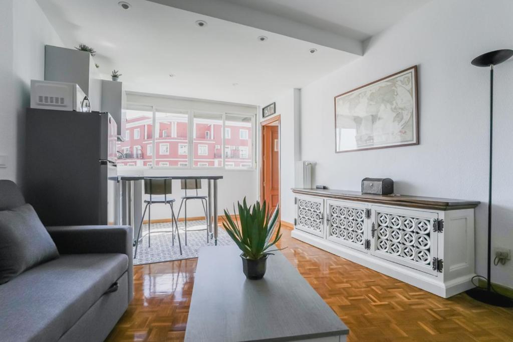 Cozy And Bright - 1 Bedroom 1 Bathroom - Salamanca Apartment Madrid