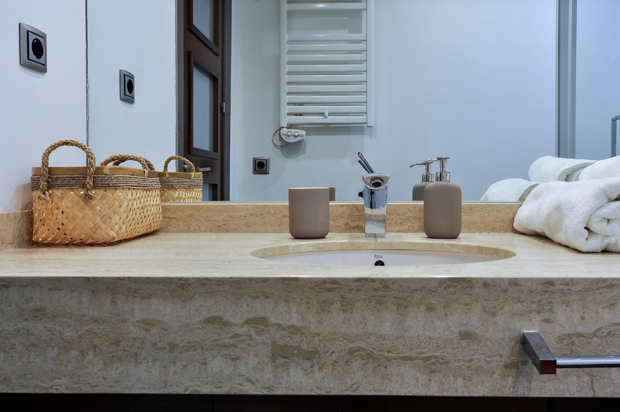 Estudio En Zona De Colon * Madrid