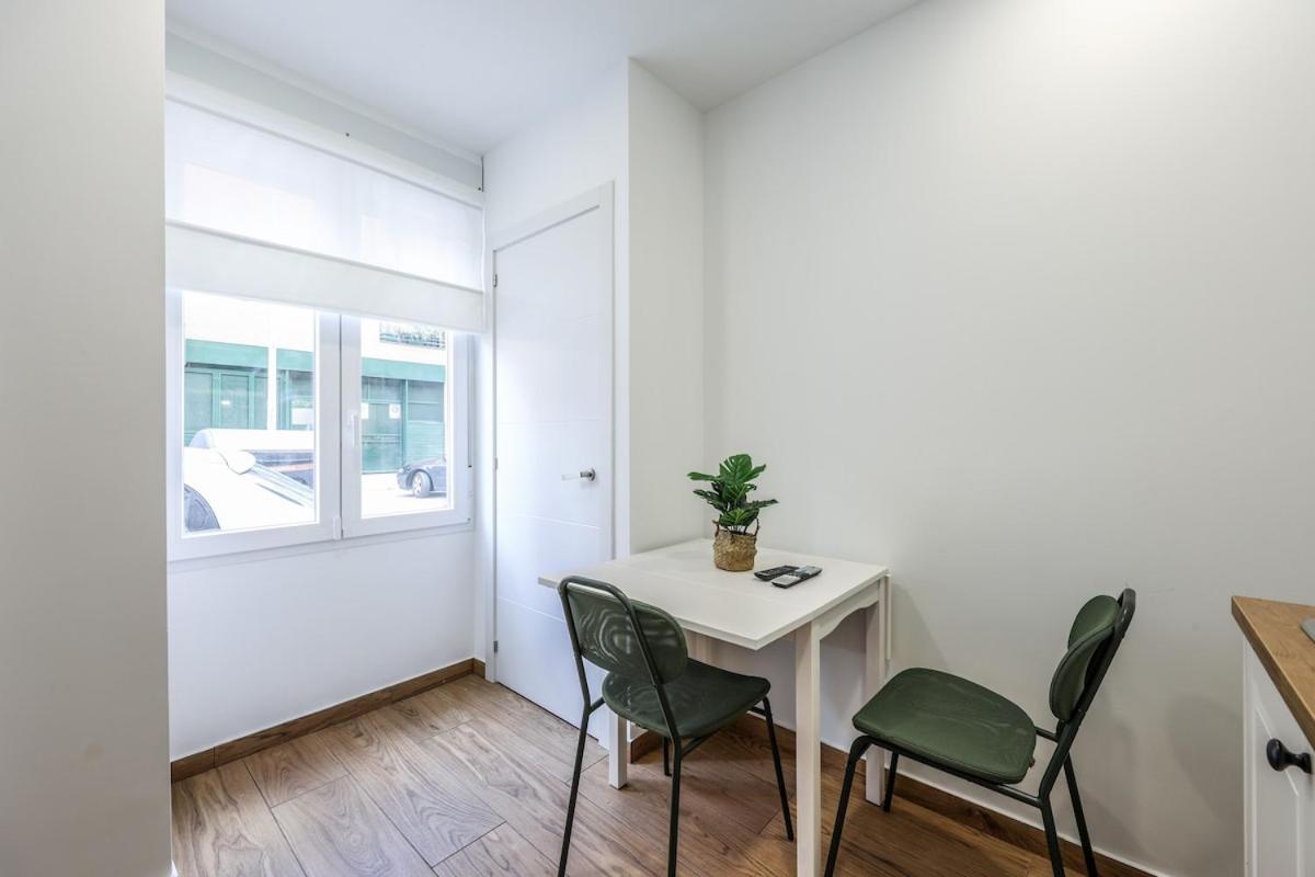 Simple And Quiet Near Retiro- Ideal For Couples Madrid