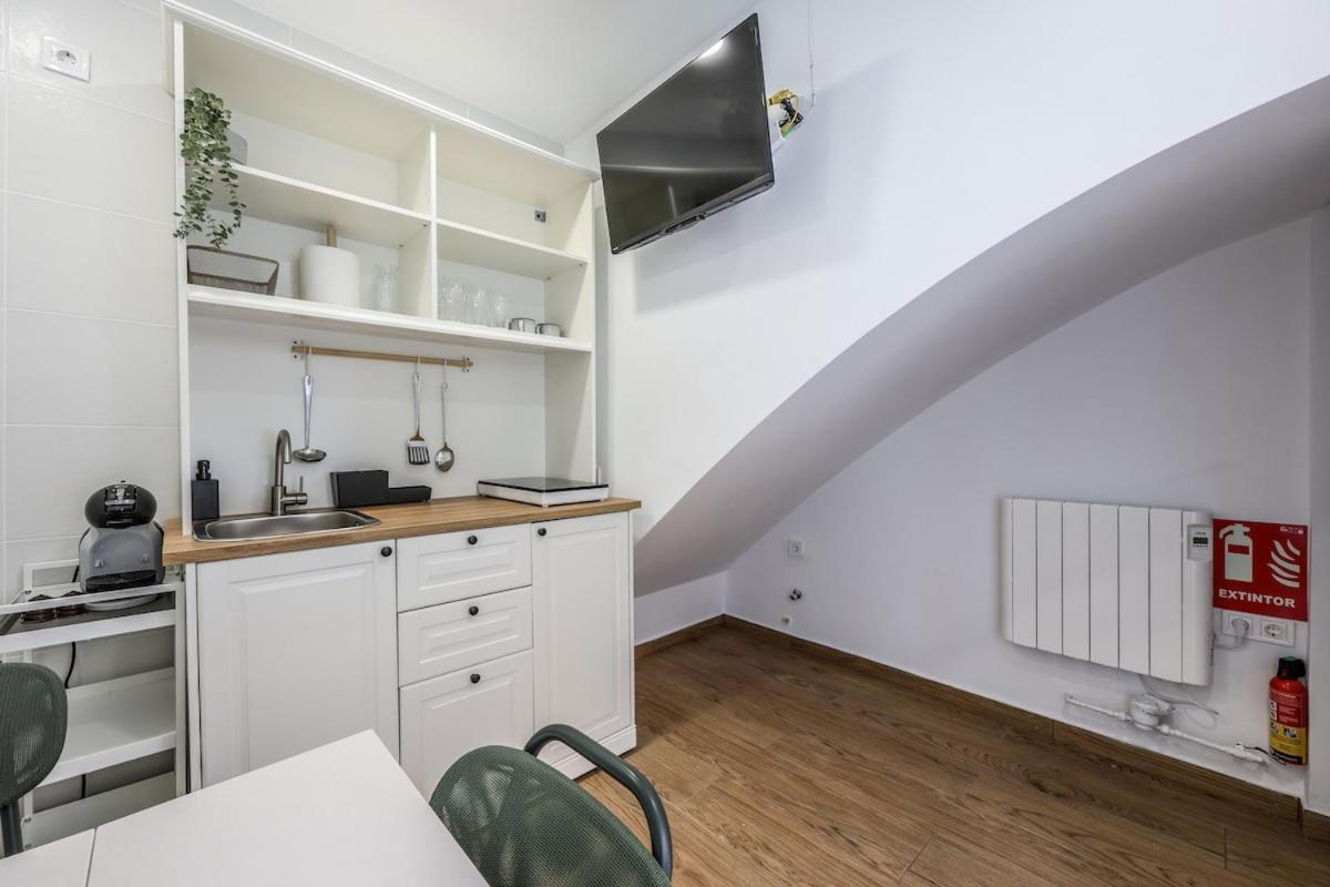 Apartment Simple And Quiet Near Retiro- Ideal For Couples Madrid