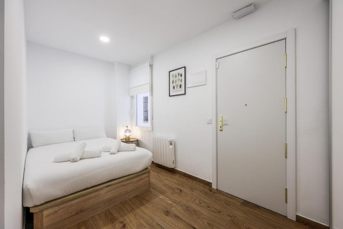 Simple And Quiet Near Retiro- Ideal For Couples Madrid