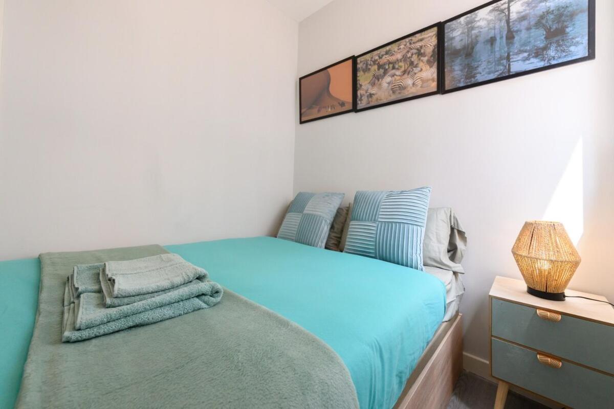 2 Bedroom With Balcony In Temporary Ten60 * Madrid