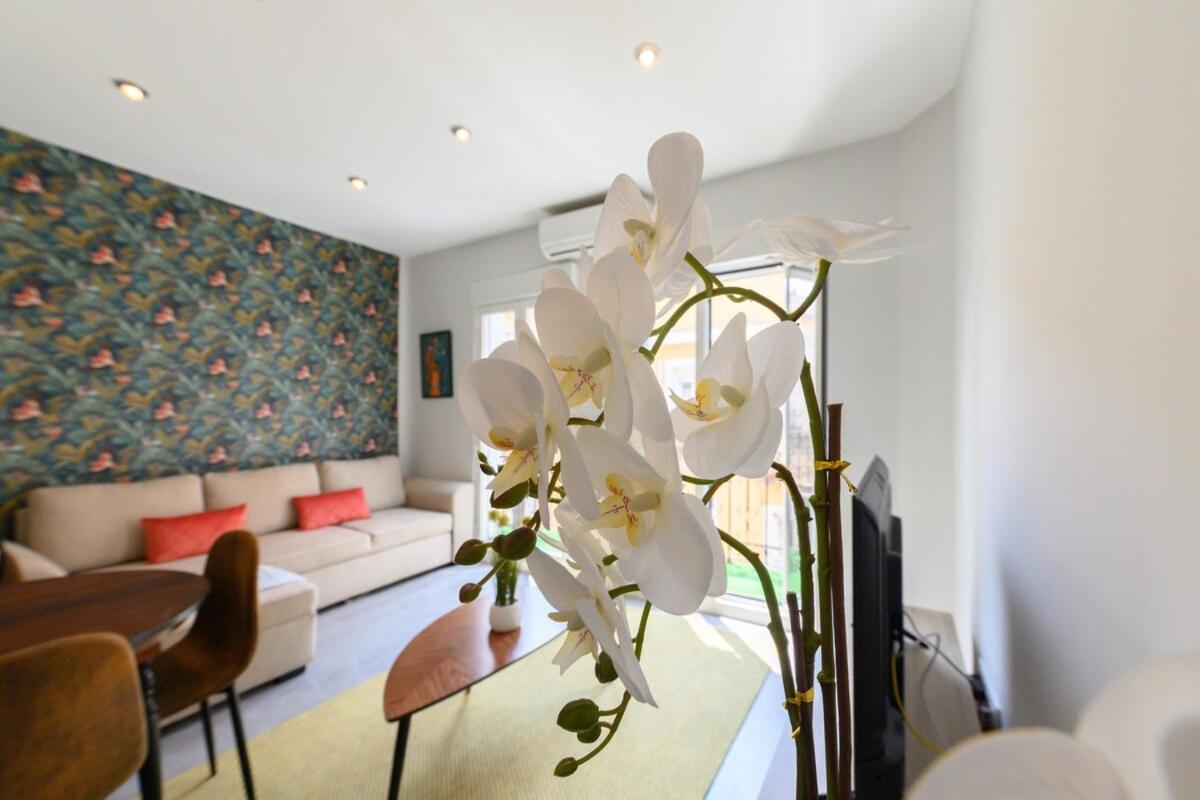 2 Bedroom With Balcony In Temporary Ten60 Apartamento