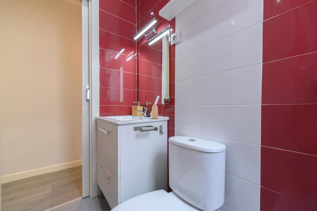 2 Bedroom With Balcony In Temporary Ten60 Madrid