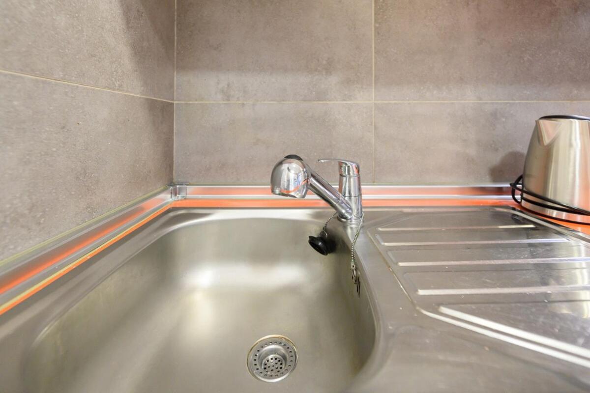2 Bedroom With Balcony In Temporary Ten60 Madrid