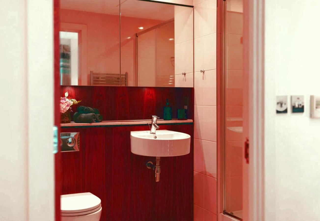 4 Bedrooms Puerta De Alcala Apartment