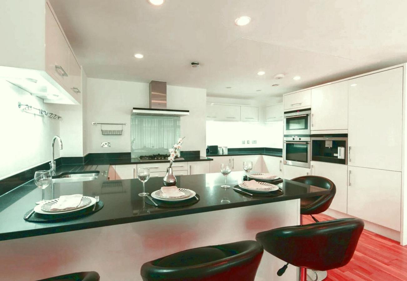 4 Bedrooms Puerta De Alcala Apartment *
