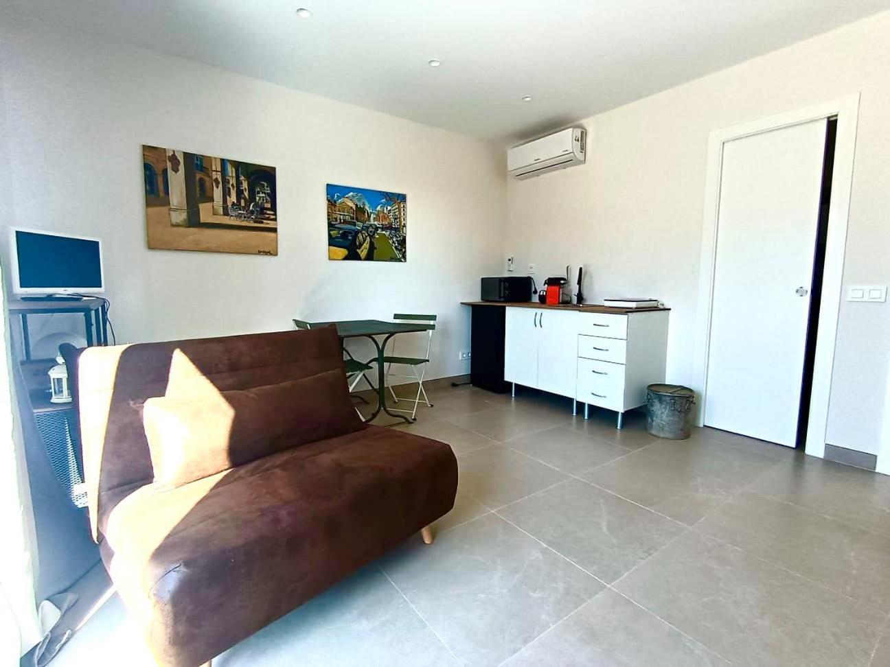 Oceanfront * Premia De Mar