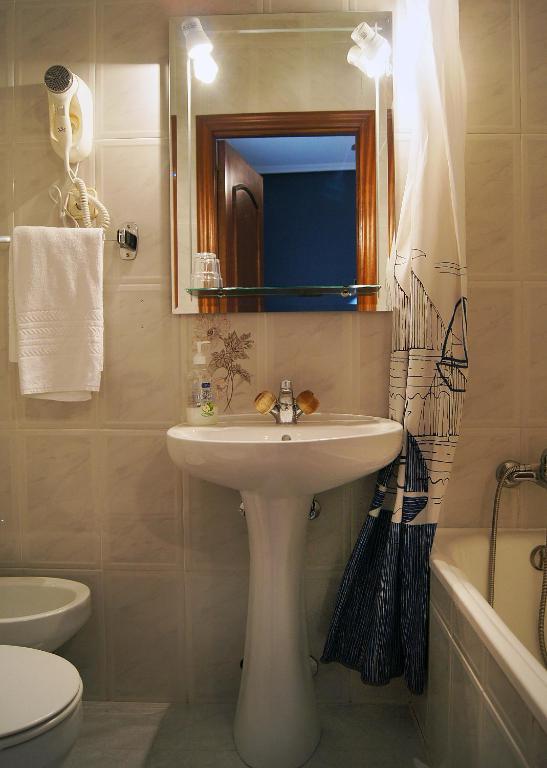 Fuencarral Kryse&breogan Guest house