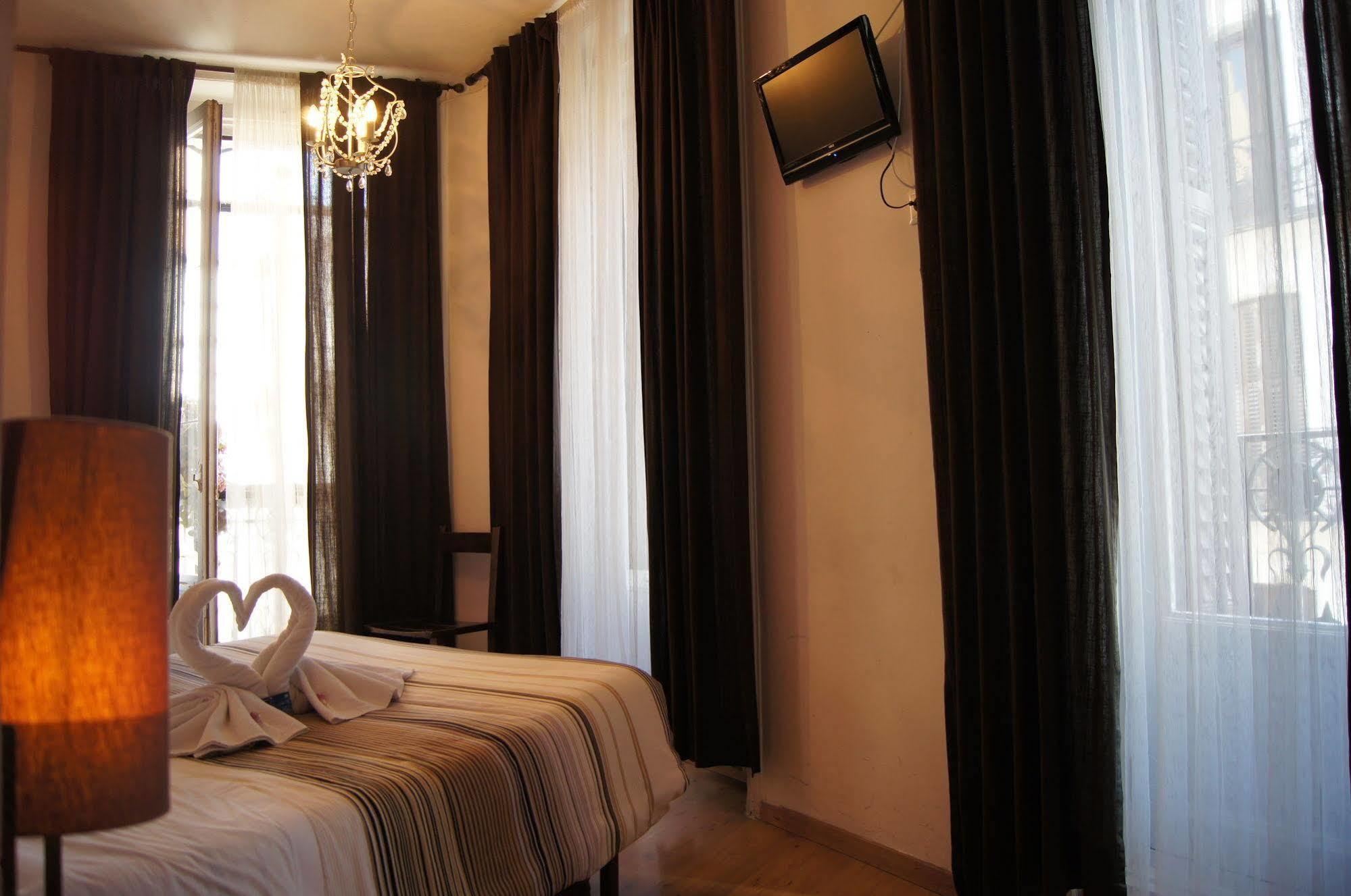 Hostel A Nuestra Senora De La Paloma Madrid