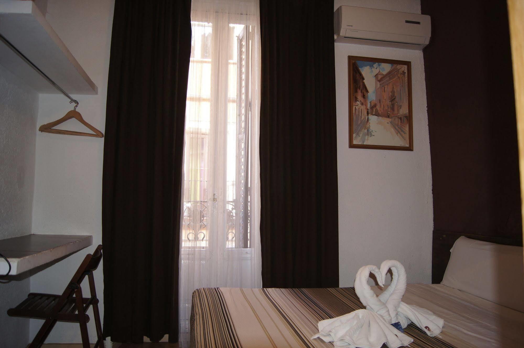 Hostel A Nuestra Senora De La Paloma Madrid