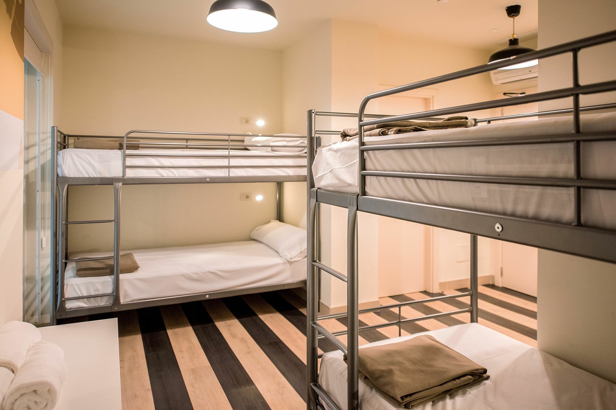 Room Select Sol Guest house Madrid