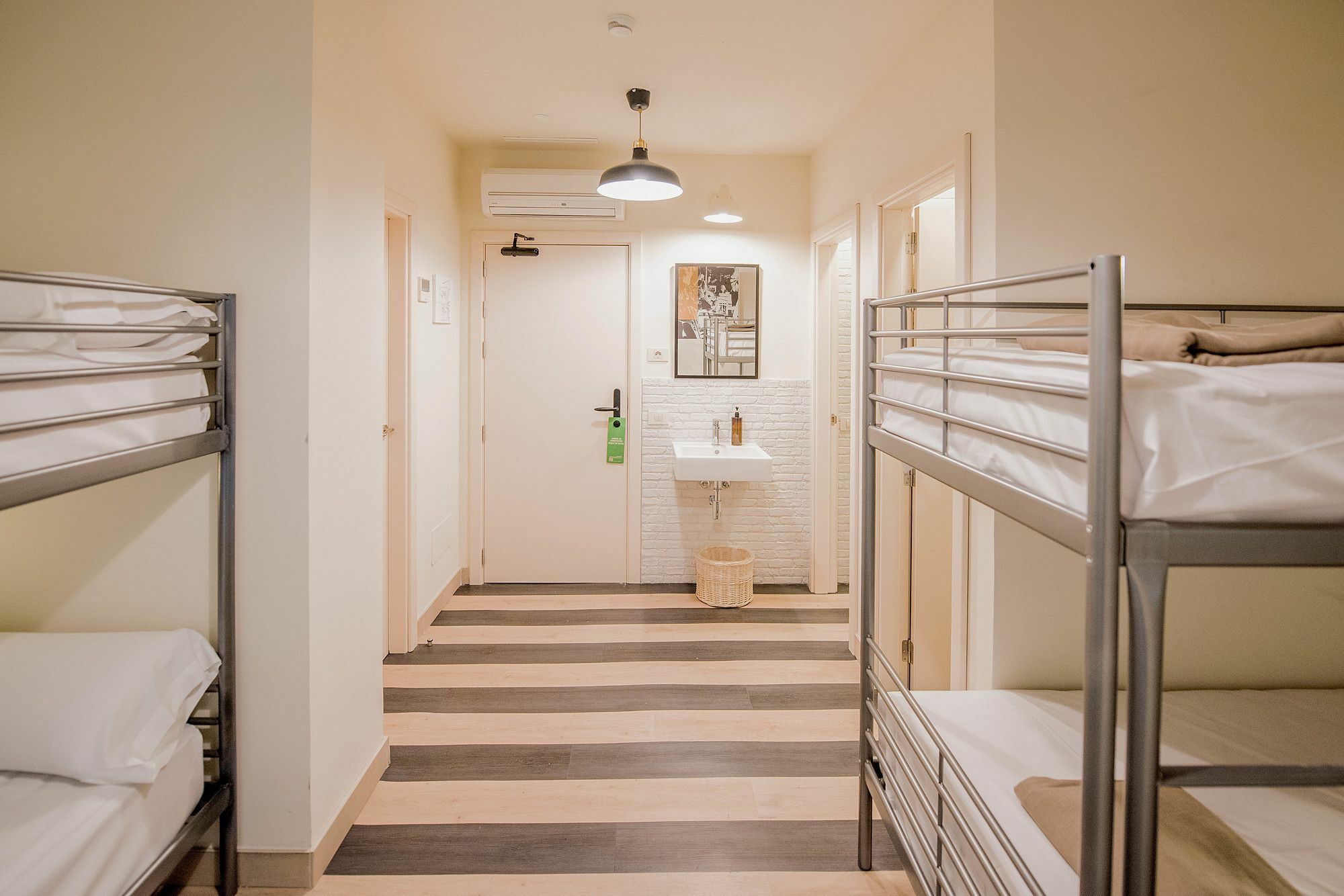 Room Select Sol Guest house Madrid