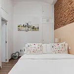 Contemporary Flat With 1-Bedroom In Madrid