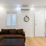Stylish 1 Bedroom Apartment In Barrio Salamanca