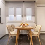 Modern Stay In La Latina For 3 - Vibrant Madrid Location Latina Toledo VII