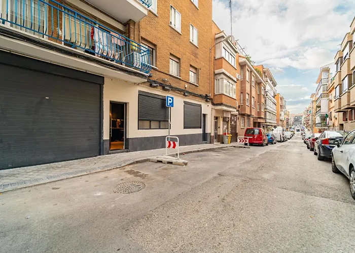 Edsam Madrid Apartments Black