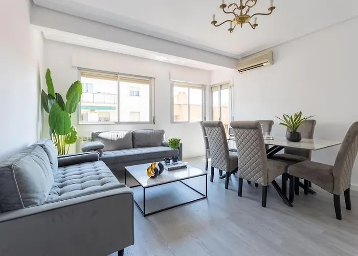 Paseo Esperanza Lujoso Apartamento En Madrid
