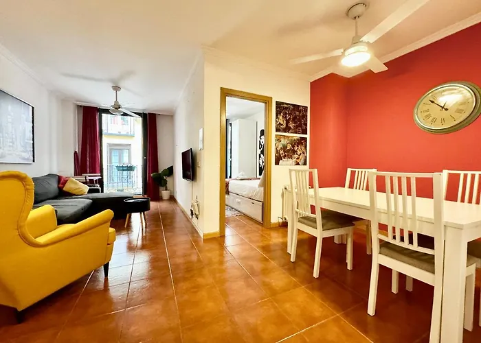 Bright Center 2Bd Apartment