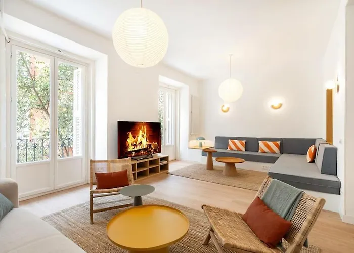 Chueca Fuencarral - 5 Bdrms 5 Baths 12 Pax