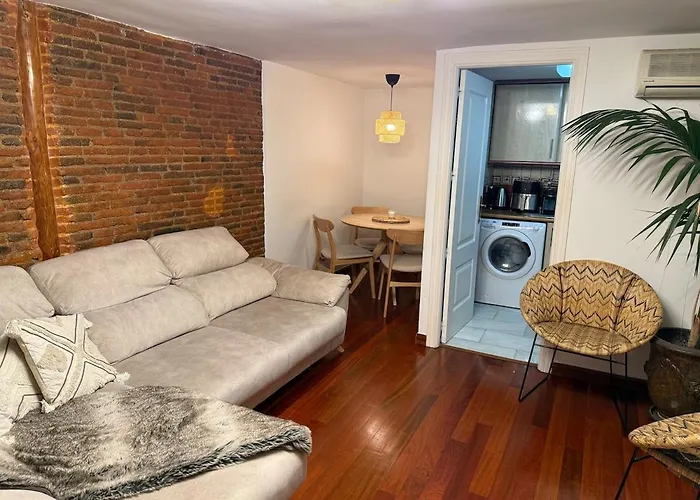 Beautiful Duplex In The Center