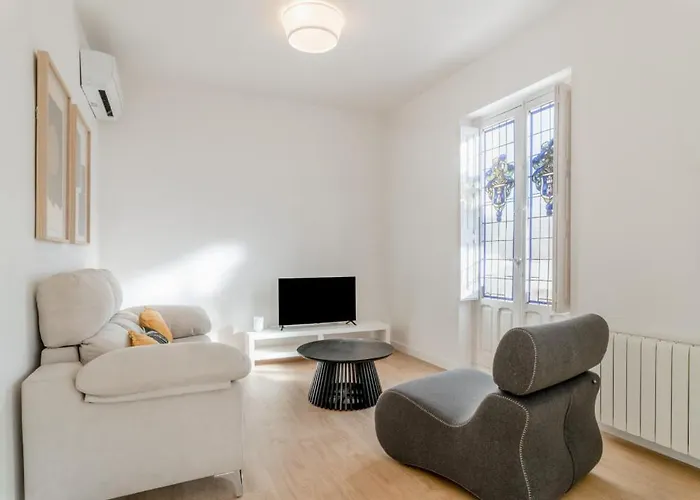 3 Bedrooms 3 Bathrooms Furnished - Salamanca - Modern And Bright - Mintystay