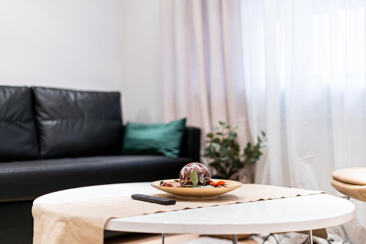Edsam Black Apartamento Madri
