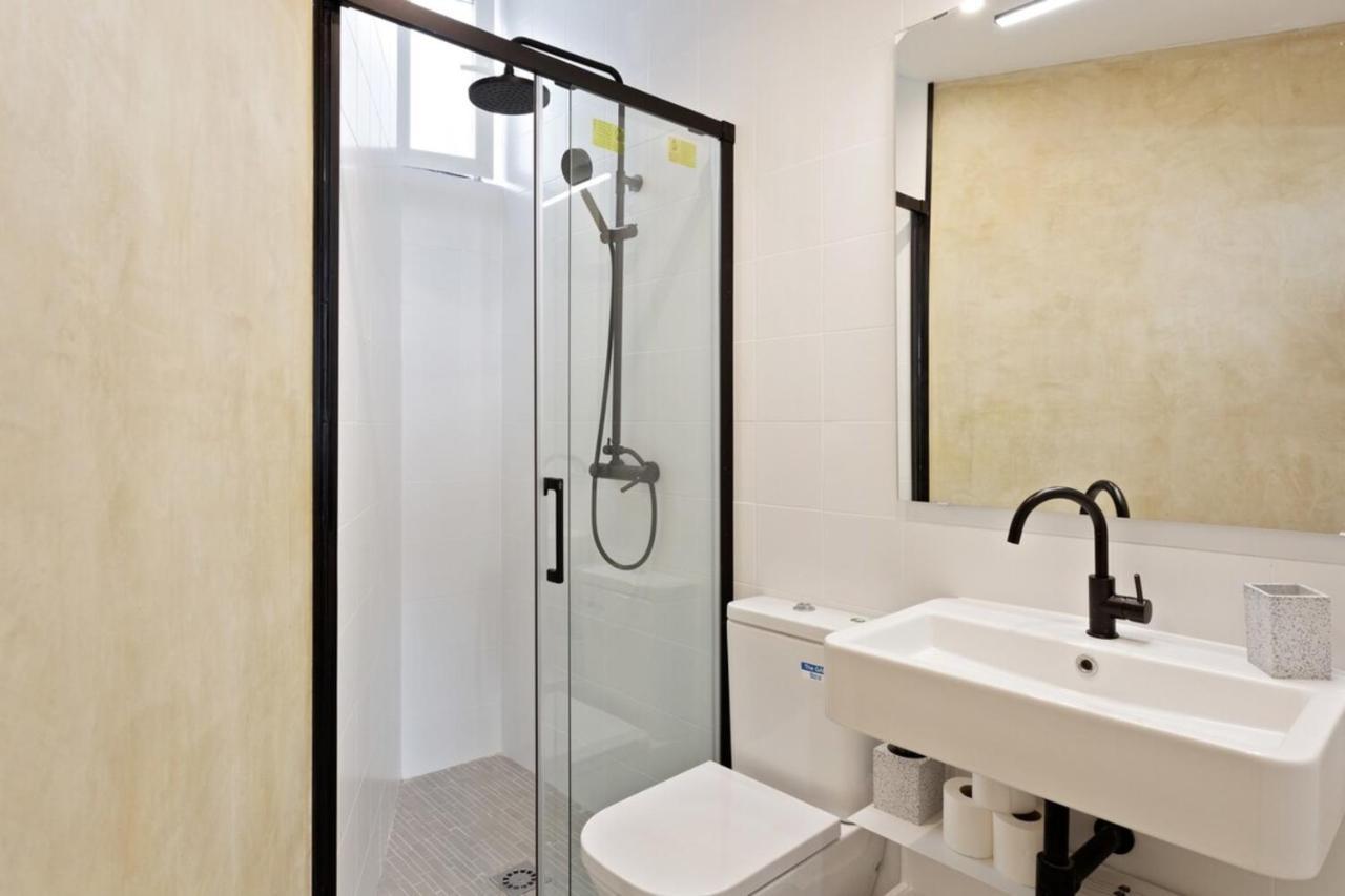 Modern 1 Bedroom Near Lavapies Apartment *