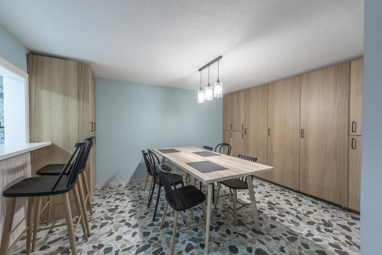 Room Urban Barajas 5 Guest house