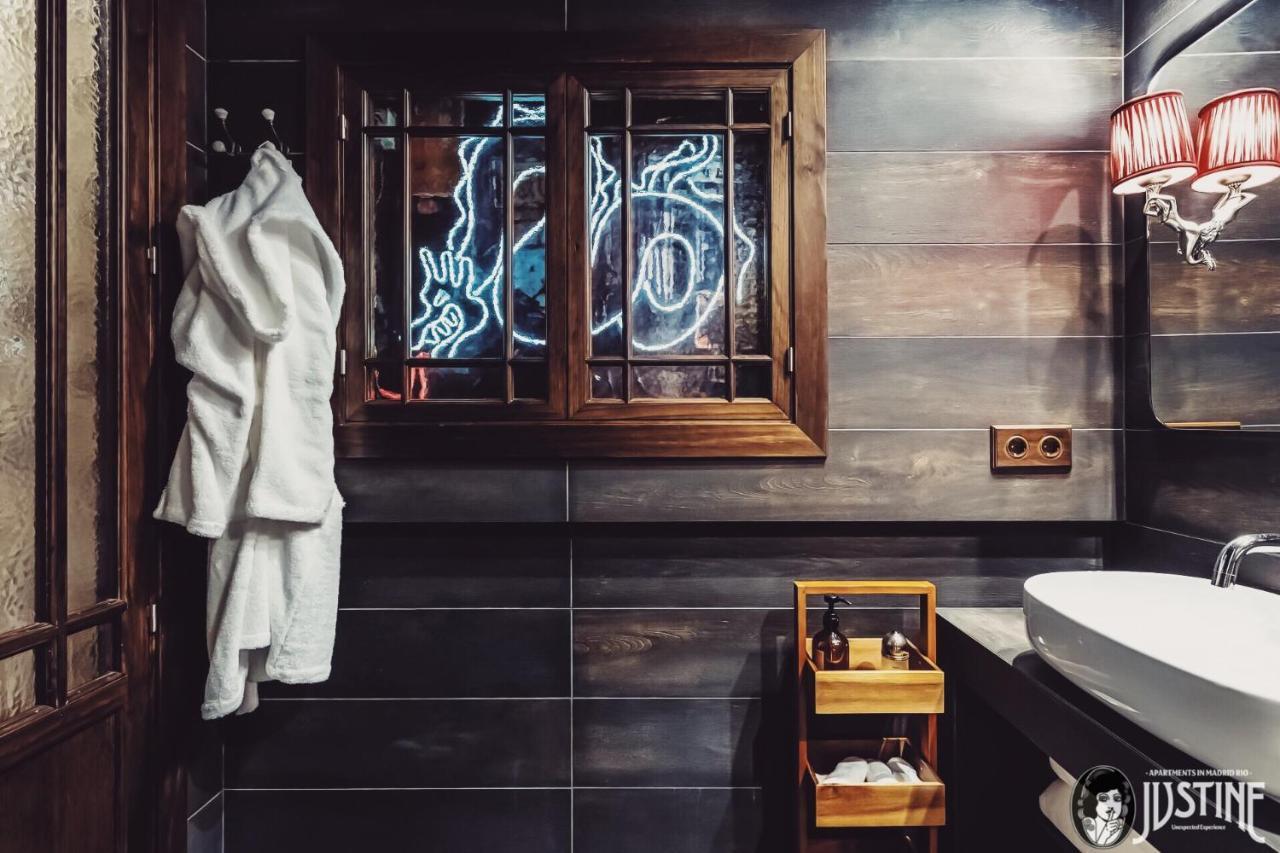 Opium Den By Justine Turistico En Rio * Madrid