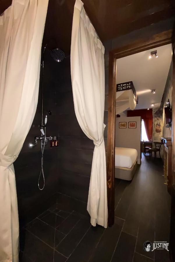 Opium Den By Justine Turistico En Rio *