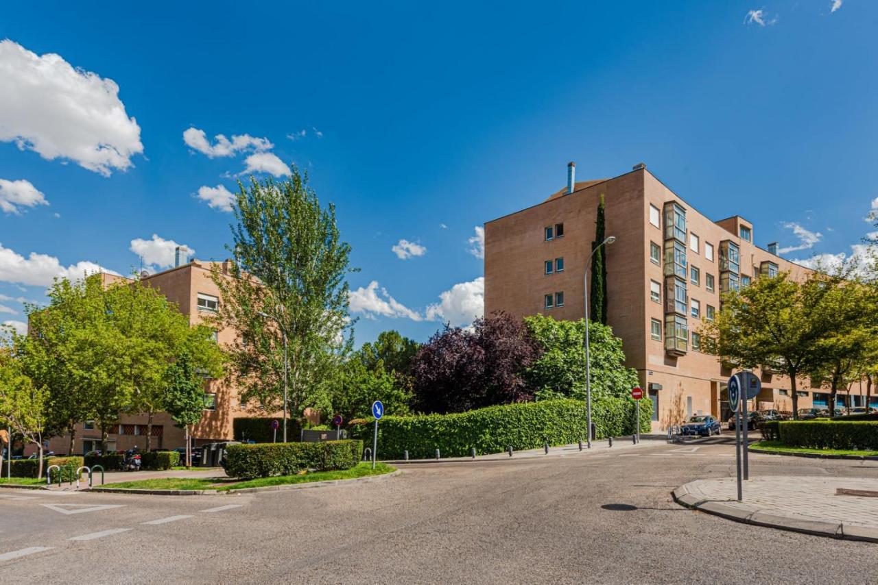 Huertas - Modern In Conde Orgaz Apartment Madrid