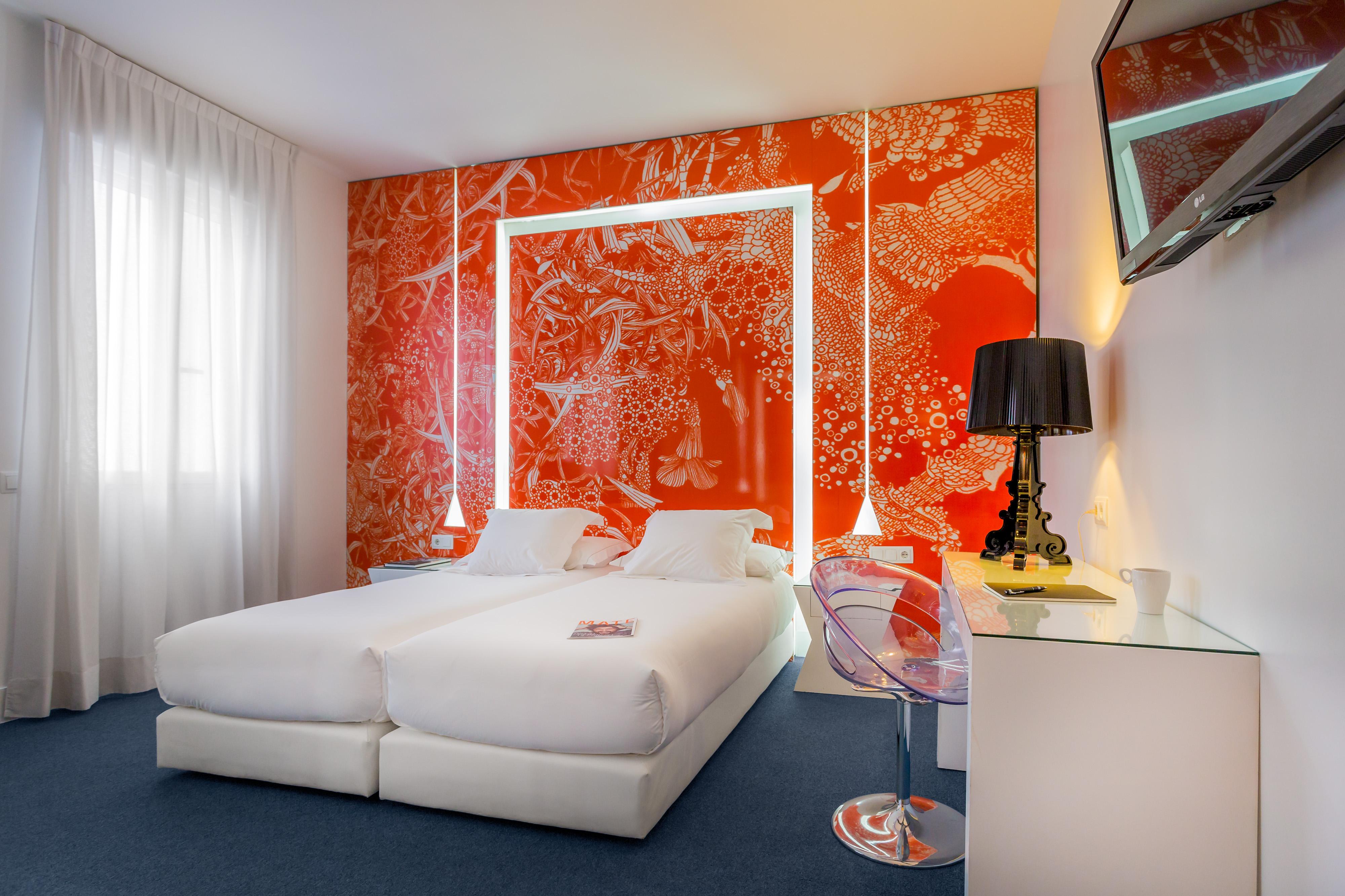 Mate Mario, Hotel Madri