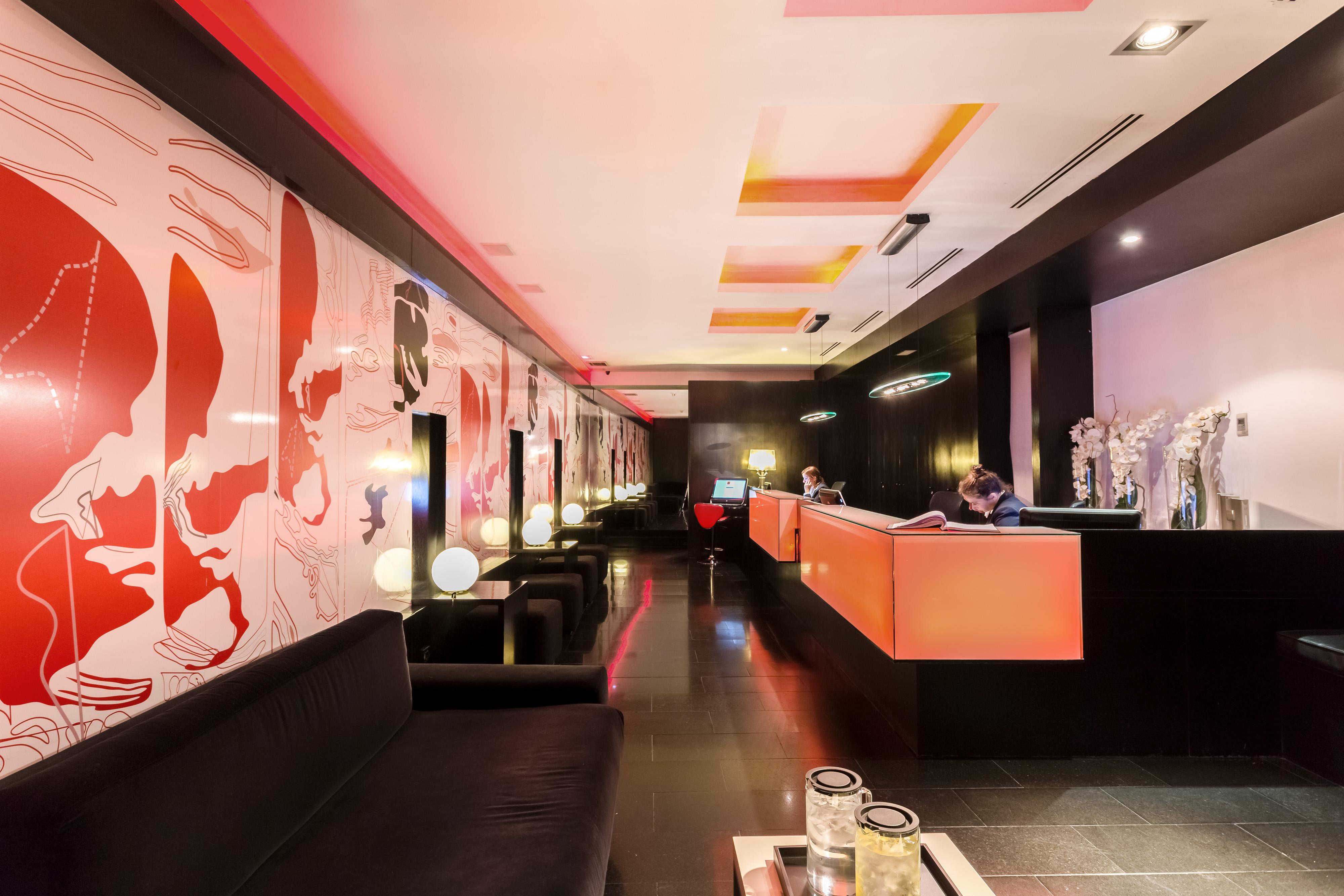 Mate Mario, Hotel Madri