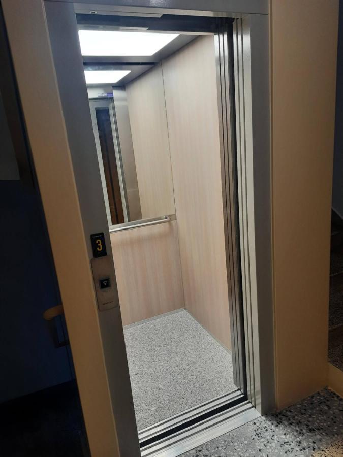 Apartment Rent 4 *