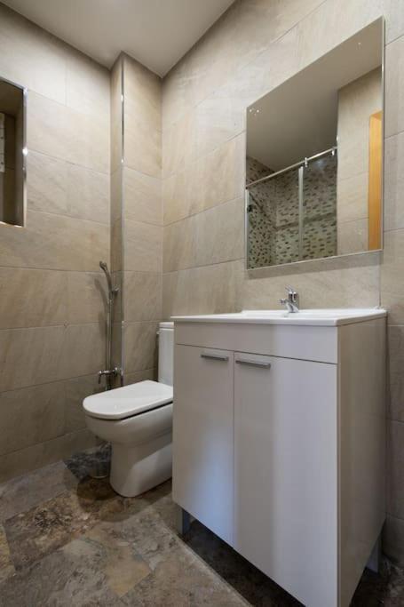 Amplio Apartamento Situado A 10 Minutos Del Retiro Apartment