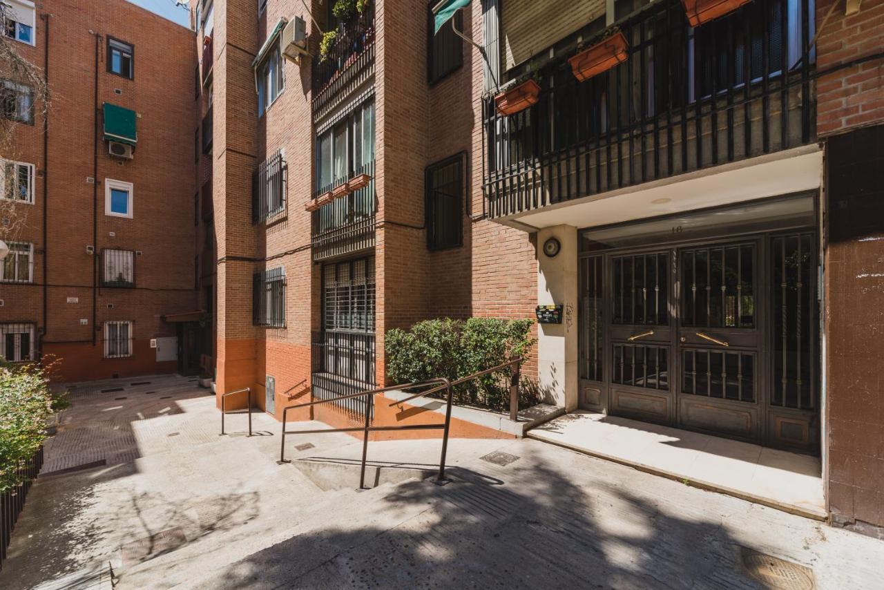Cozy And Stylish With Natural Light And Vibrant Decor Privat bolig Madrid