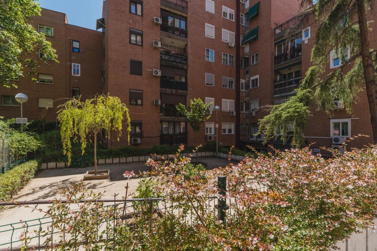 Cozy And Stylish With Natural Light And Vibrant Decor Privat bolig Madrid