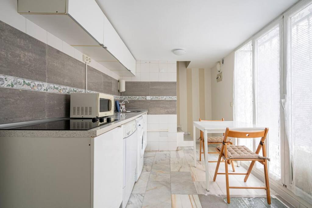 Arriaga Alto- Coqueto Duplex. Parking Gratuito * Madrid
